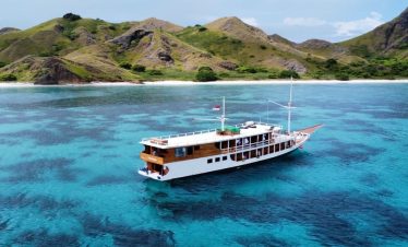 3 Hari 2 Malam- Live On Board- Superior Phinisi