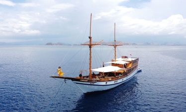2 Days 1 Night – Kapal Phinisi Kelas Deluxe