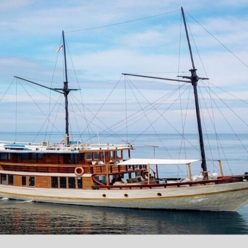Kapal Senada Deluxe Class Phinisi untuk sailing komodo 2 hari 1 malam di Labuan Bajo