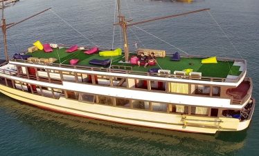 3 Hari 2 Malam – Kapal Phinisi Kelas Deluxe