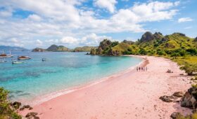 Pantai Merah Muda Labuan Bajo